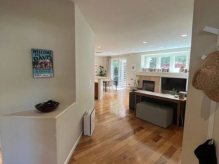 3820 Vistosa Ct — Photo 4