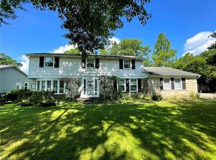 1896 Winchester Rd, Lyndhurst, OH 44124