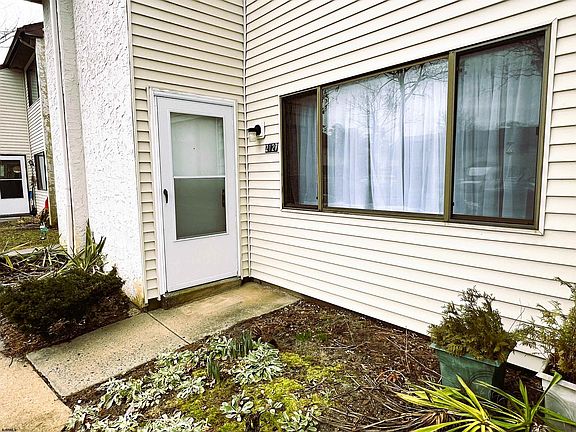 2nd image of 2127 Rhododendron Ct #25