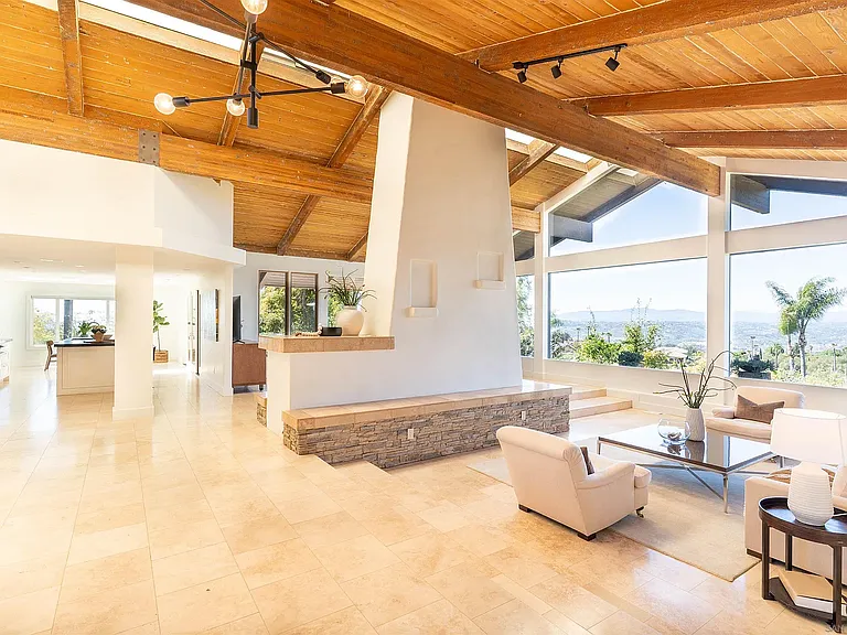 30410 Calle La Reina — Photo 4