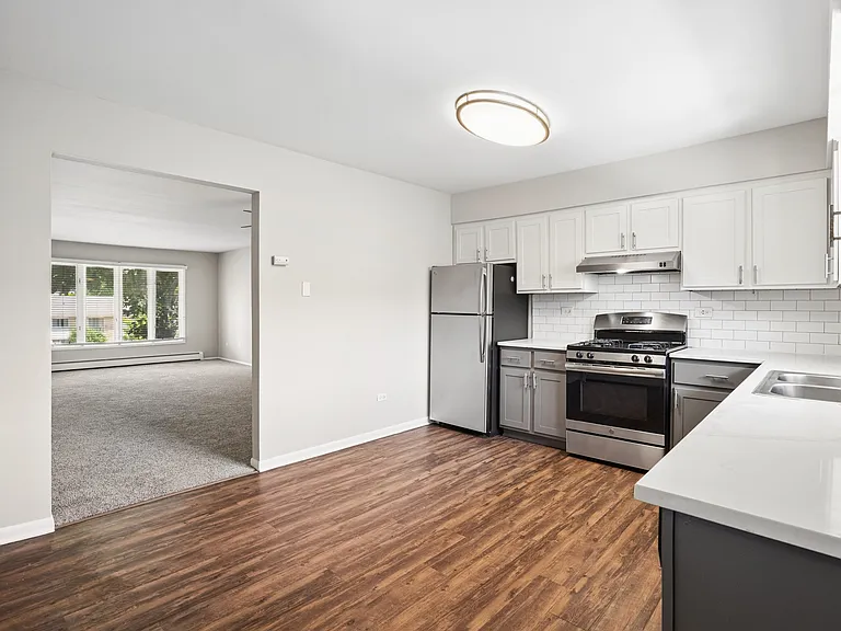 The Clarendon Apartment Homes — Photo 12