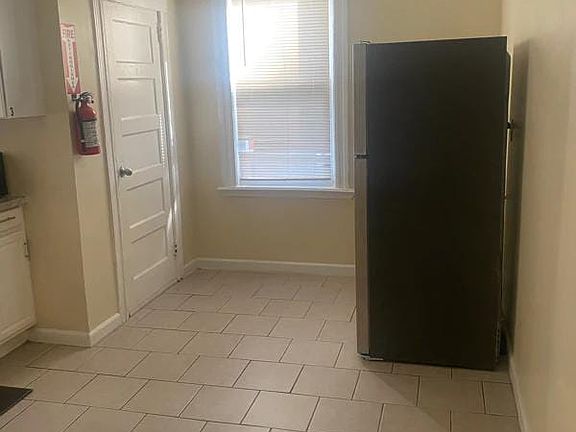 4th image of 76 Bedford St #2