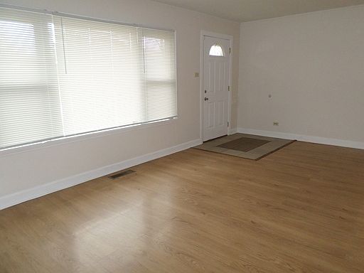 4th image of 411 Huron St