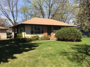 2545 Aldine St, Roseville, MN 55113