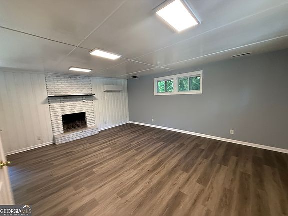 4th image of 3293 Valleydale Dr SW