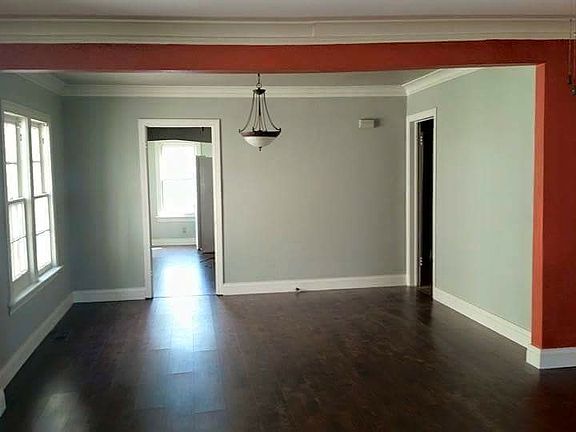 2nd image of 1211 S Knoxville Ave