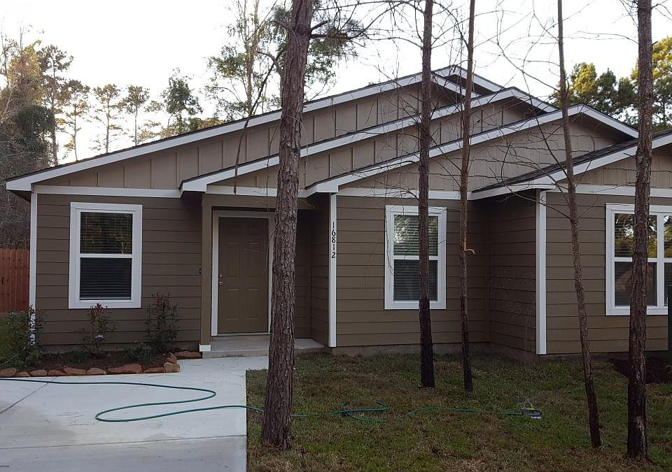 16812 Crestmont