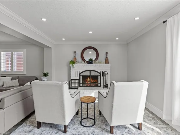 27 Barbara Ct, Hamilton, ON L8W 2M1