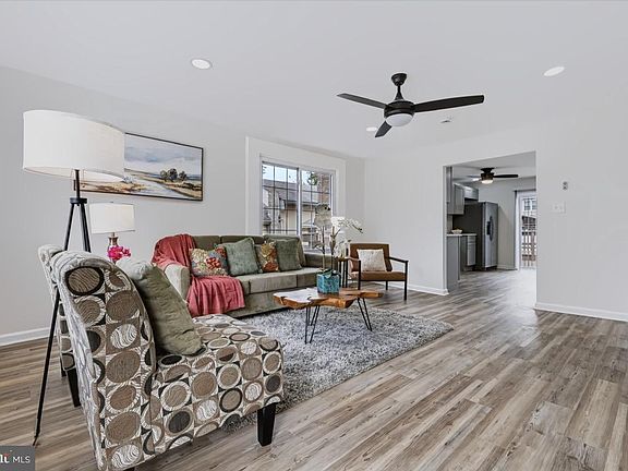 5th image of 2377 Booker Ave