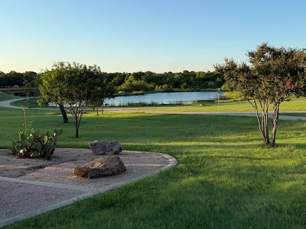 1610 Crooked Creek Dr, Carrollton, TX 75007