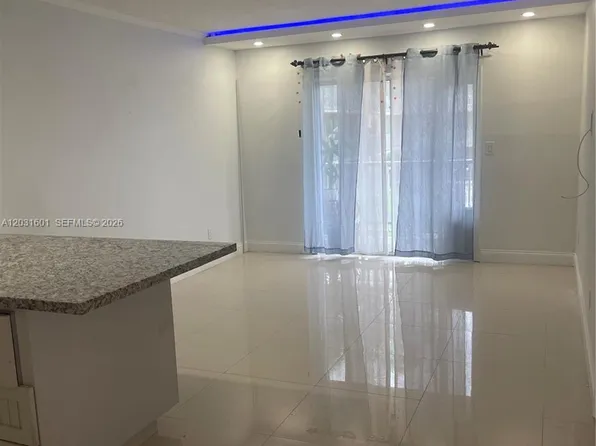 7505 SW 82nd St APT 212, Miami, FL 33143