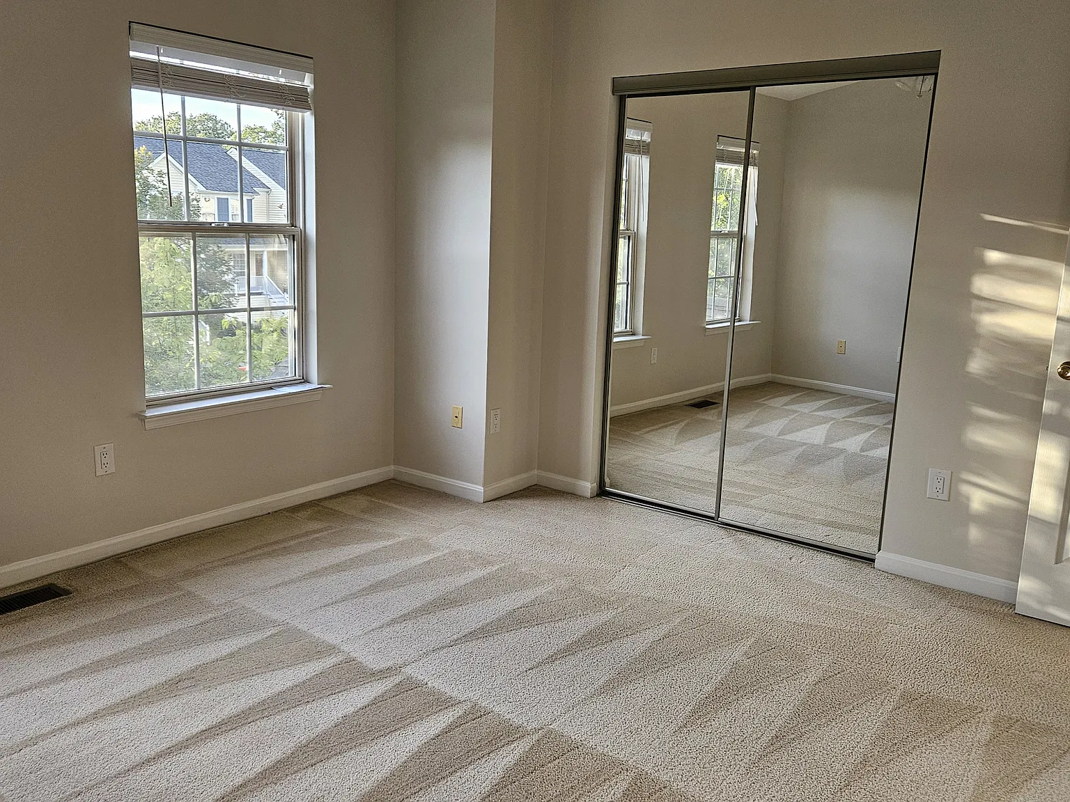 2 bed, 2.5 bath, 1204 sqft, $2,500 — Photo 4