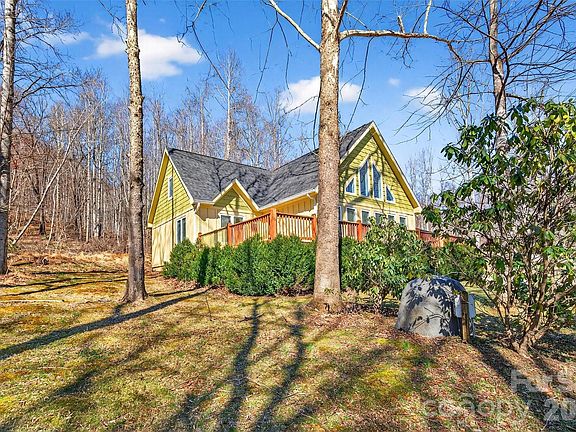 3rd image of 741 Blue Ridge Dr N