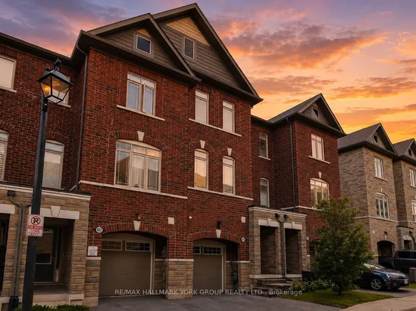 104 Gordon Cir, Newmarket, ON L3Y 0C9