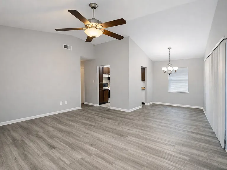 11511 Grove Ln — Photo 4