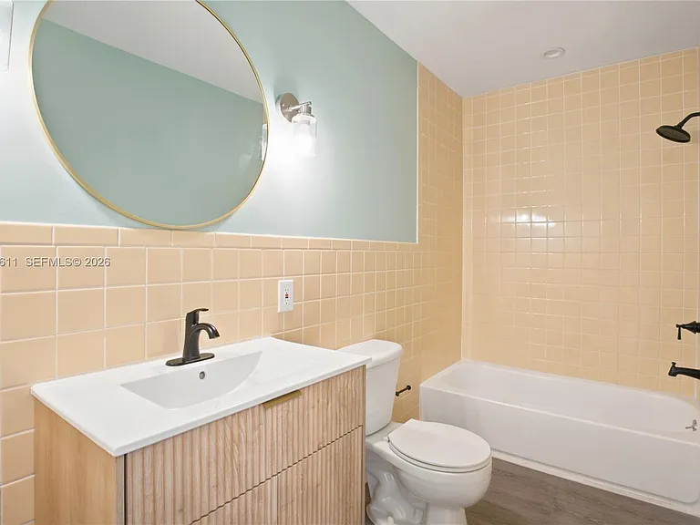 934 Michigan Ave #209 — Photo 7