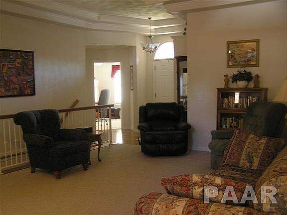 4th image of 1043 W Tall Oaks Ct