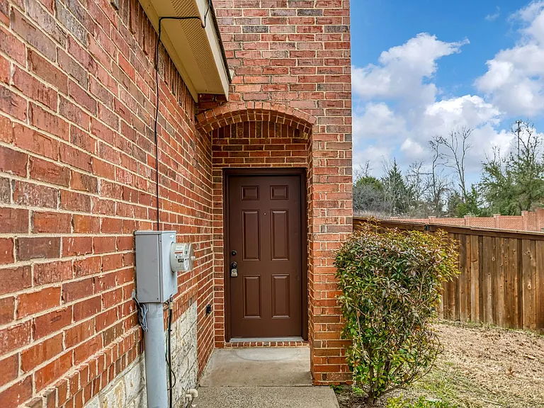382 Armstrong Ln — Photo 4