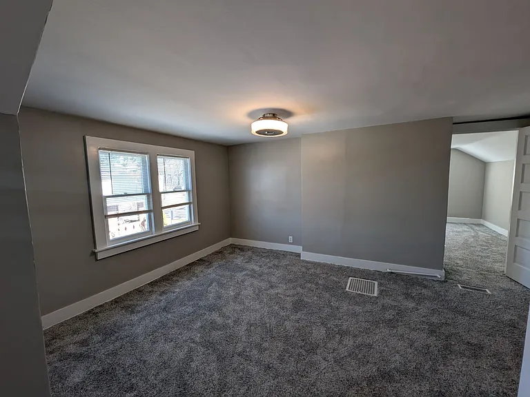 709 Pendleton Ave — Photo 8