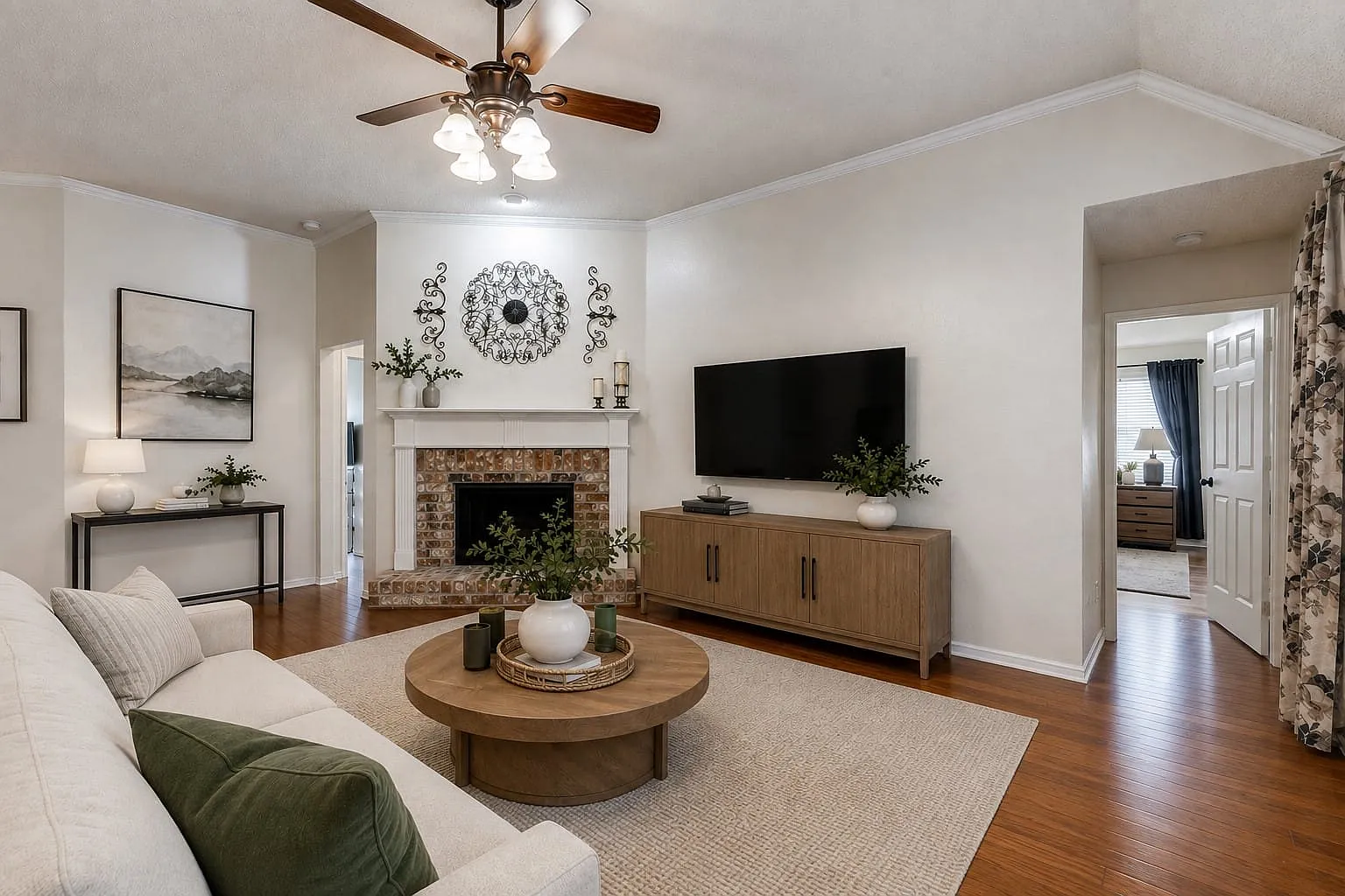 4 bed, 2.0 bath, 1898 sqft, $2,575 — Photo 4