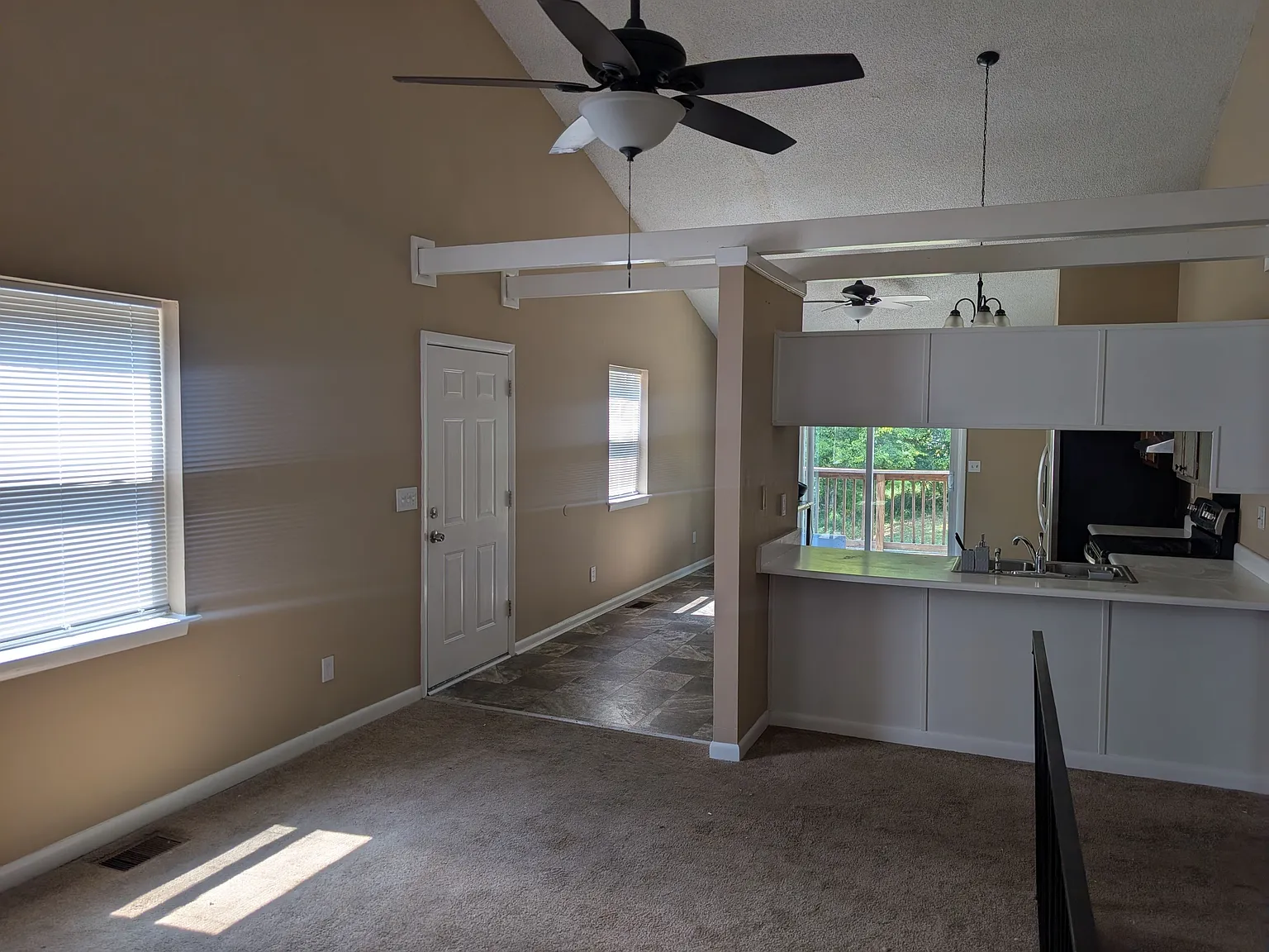 2 bed, 1.0 bath, 900 sqft, $1,800 — Photo 3