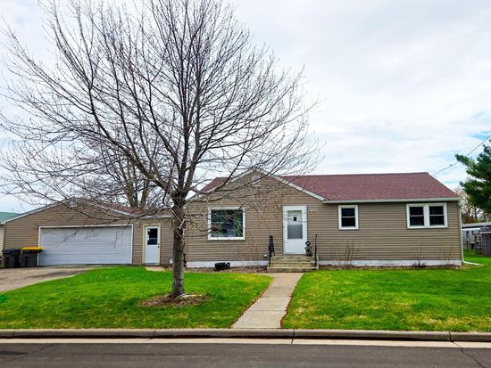 660 Oak St, Baldwin, WI 54002