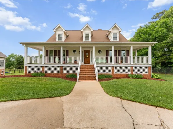 121 Sun Chase Dr, Easley, SC 29642