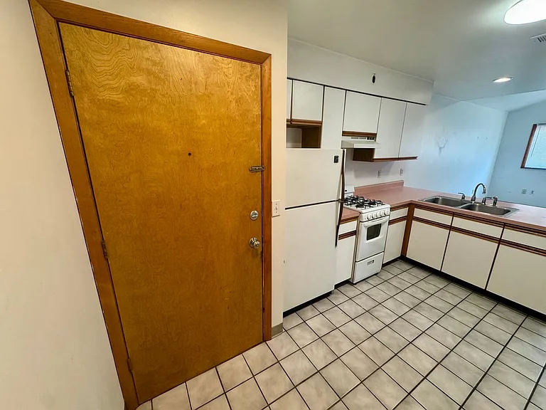 212 Church Street — Photo 8