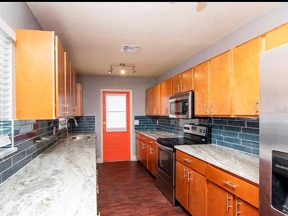 4th image of 7018 Glenview Dr