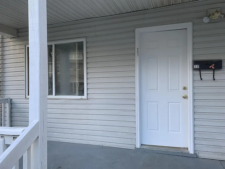 323 Porter Ave — Photo 1