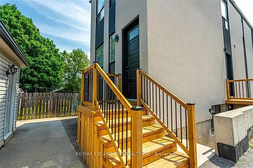 9 Munn St #A Photo 1