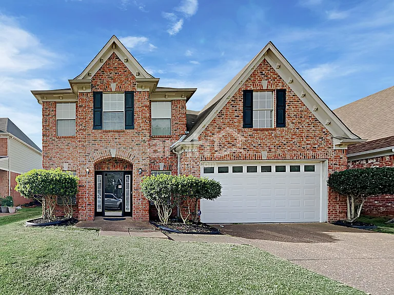 9321 N Fairmont Cir — Photo 1