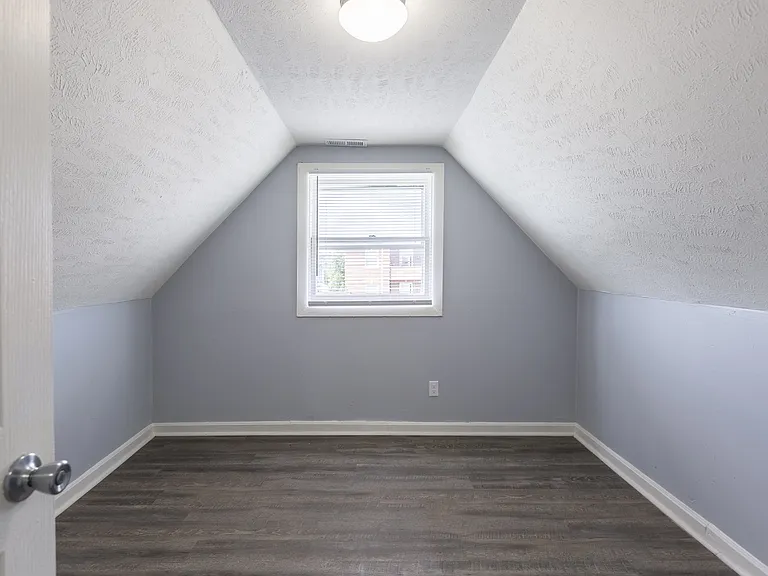 1147 Park Ave — Photo 36