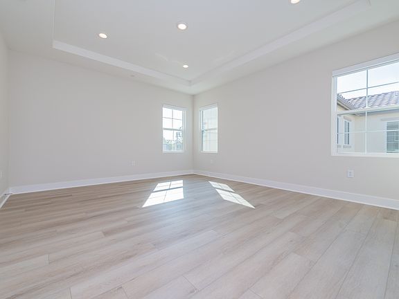 5th image of 589 McFadden St