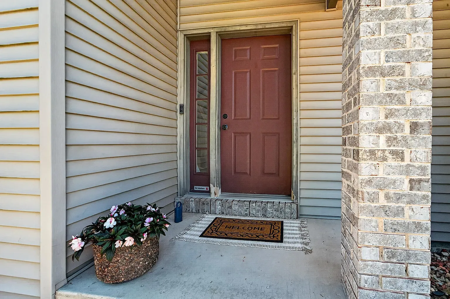 3 bed, 3.5 bath, 2850 sqft, $3,200 — Photo 2