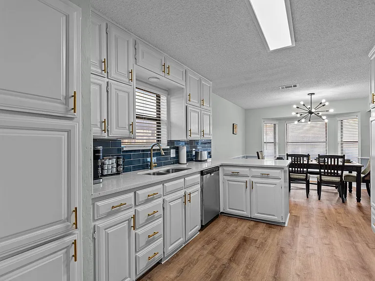 7628 Hunt Dr — Photo 13