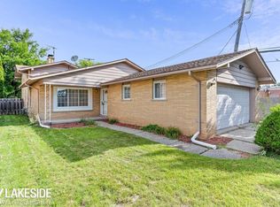 18130 Roseland Blvd, Lathrup Village, MI 48076