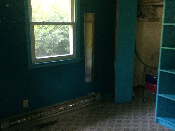 Back bedroom #2- built in sh