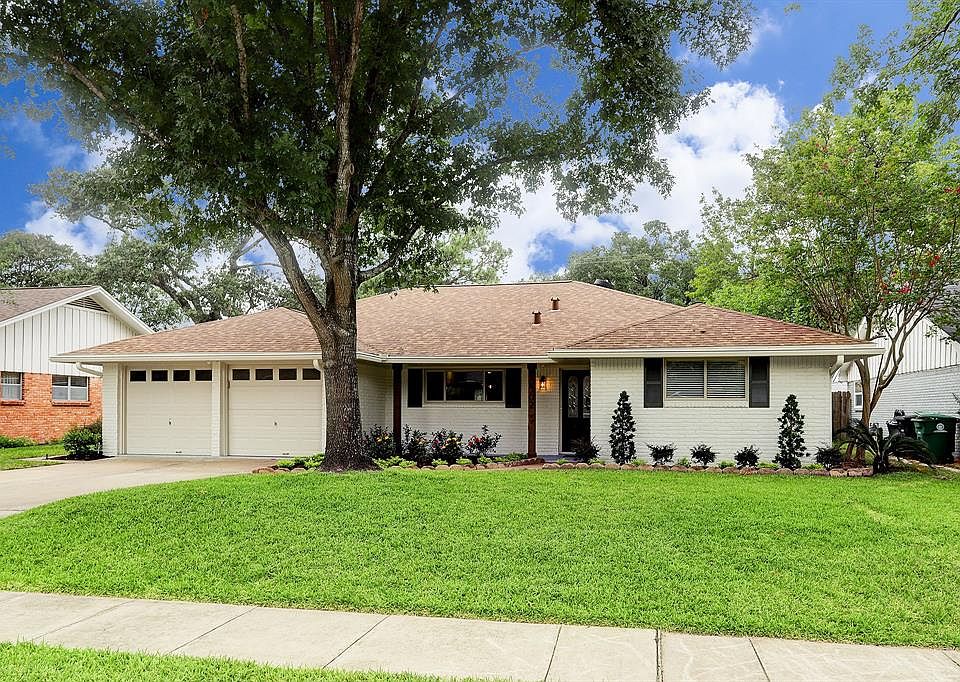 1st image of 10502 Shadow Wood Dr