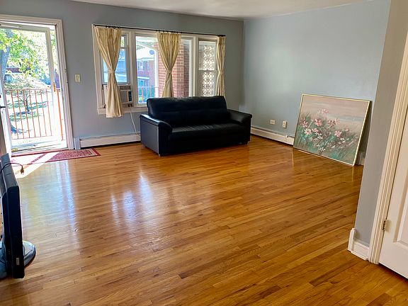 4th image of 1103 Holiday Ln
