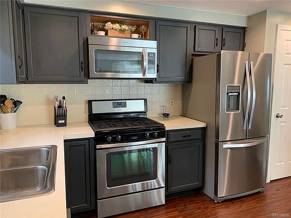 5th image of 109 Evelyn Ave