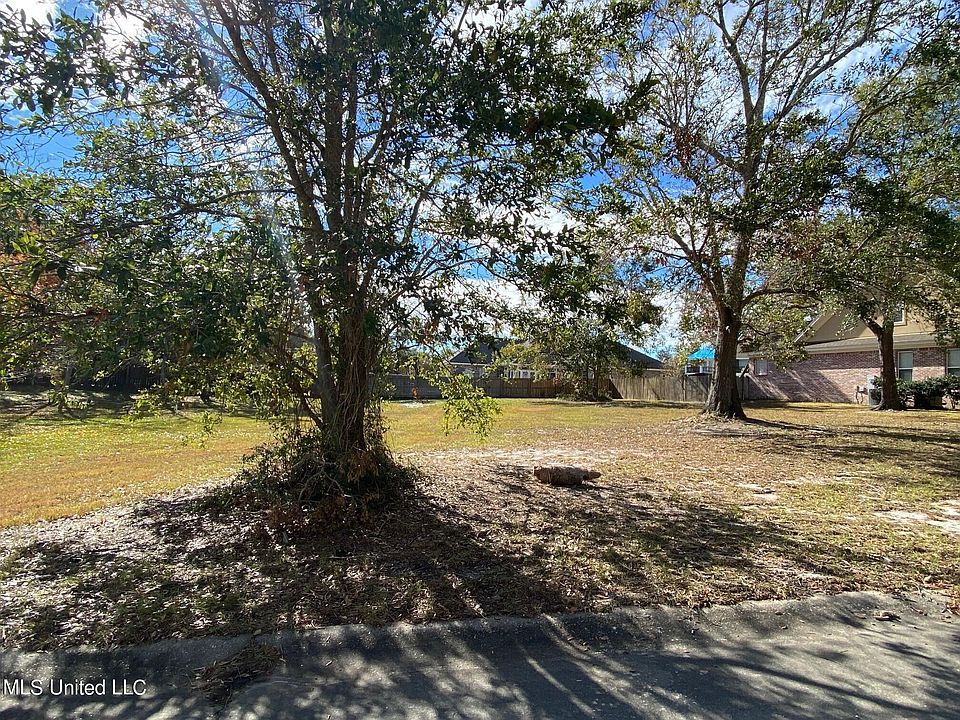 2nd image of 2027 Bayou Laporte Dr