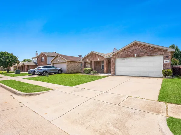 7916 Hidden Brook Dr, Fort Worth, TX 76120