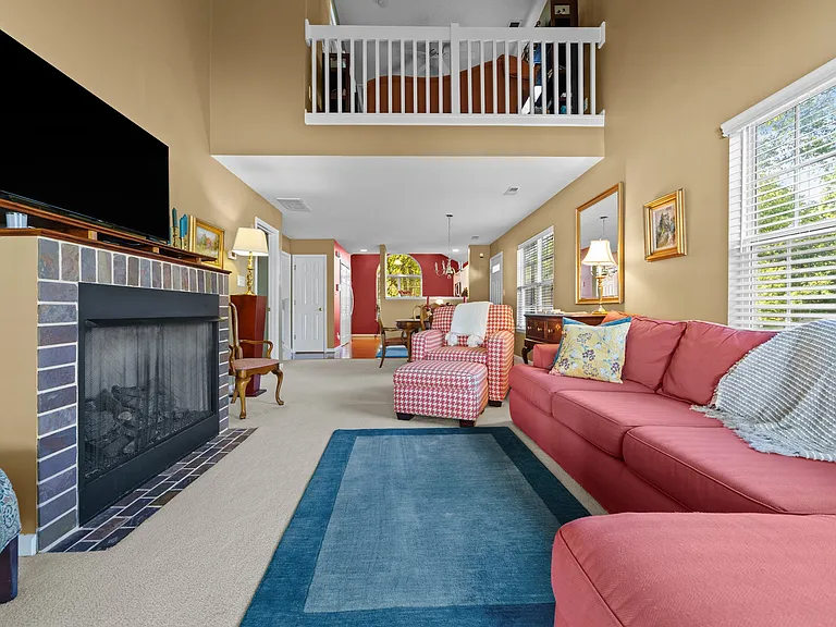 17 Saddleberry Way — Photo 4