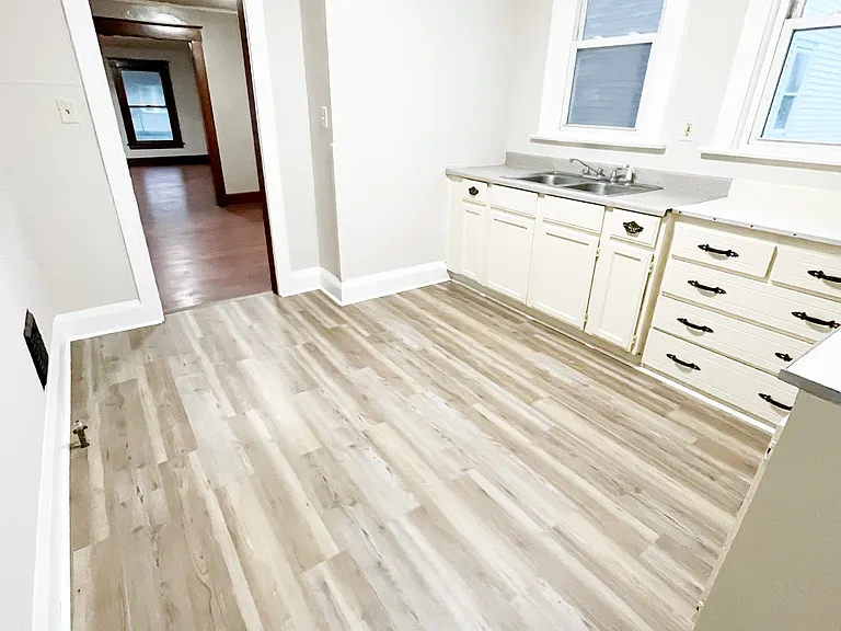 1113 Clark St #2 — Photo 5