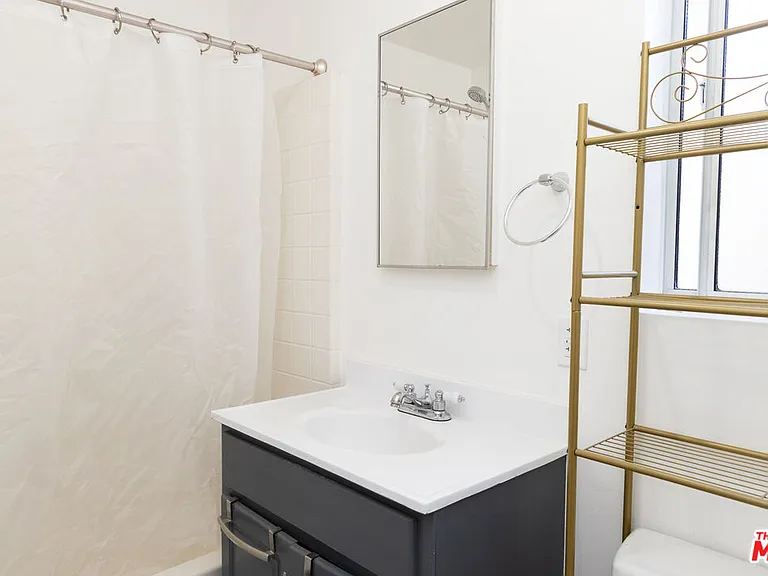 642 N La Jolla Ave #1/2 — Photo 11