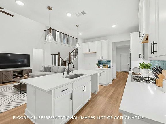 4th image of 32222 Sunbeam Dr