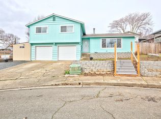 1222 NE Eliza Dr, Grants Pass, OR 97526