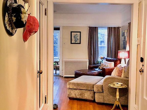 3rd image of 1442 W Farragut Ave #1