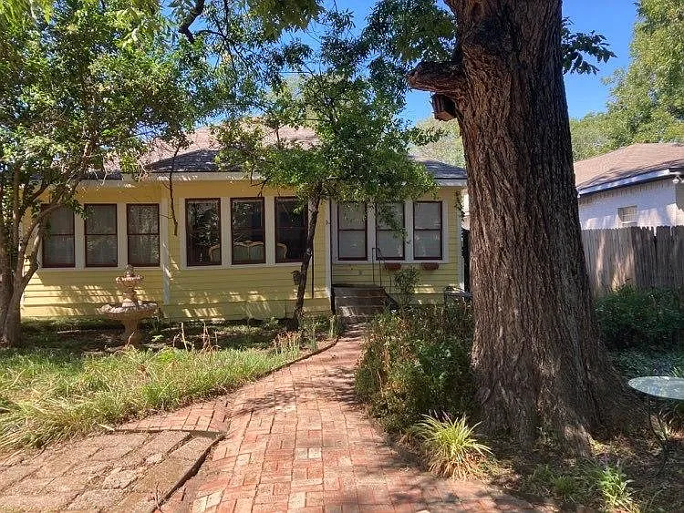 5724 Worth St — Photo 36